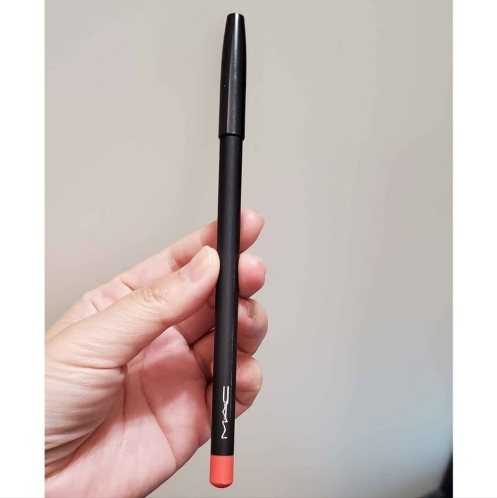 MAC lip pencil lip liner ( lasting sensation ) No Box‼️